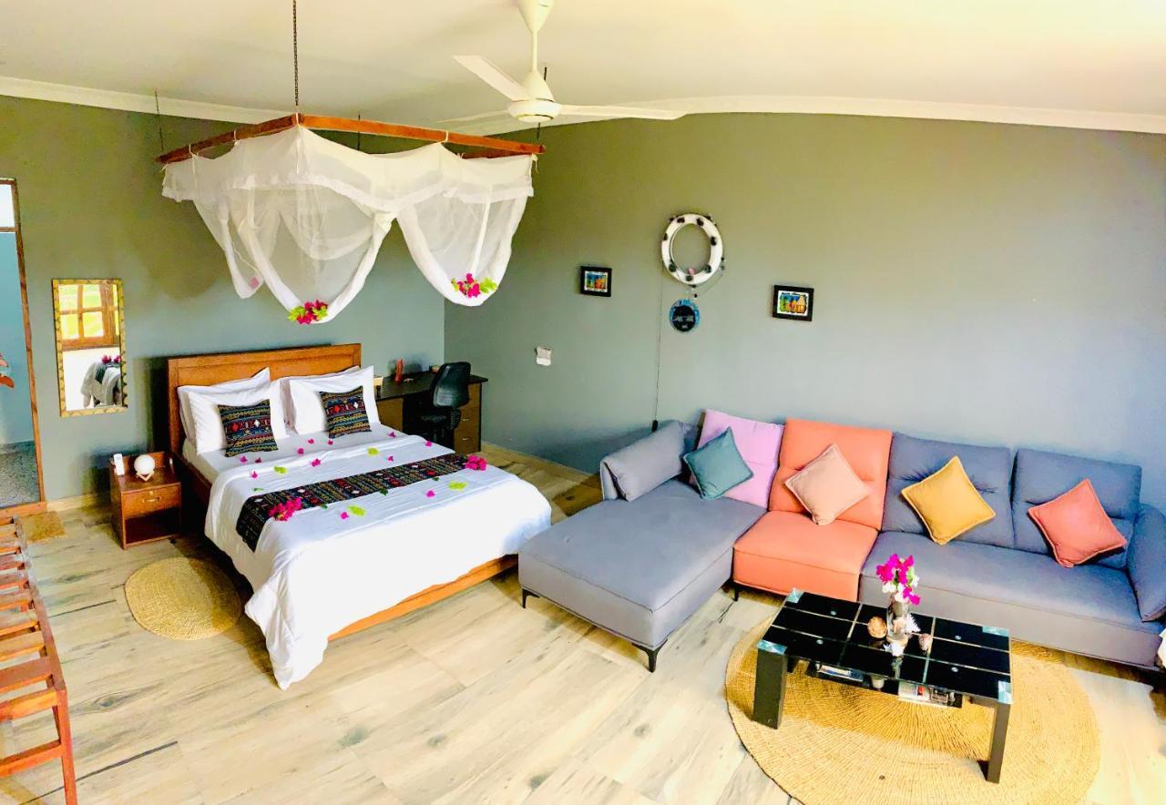 Uroa Getaway Bed & Breakfast ภายนอก รูปภาพ