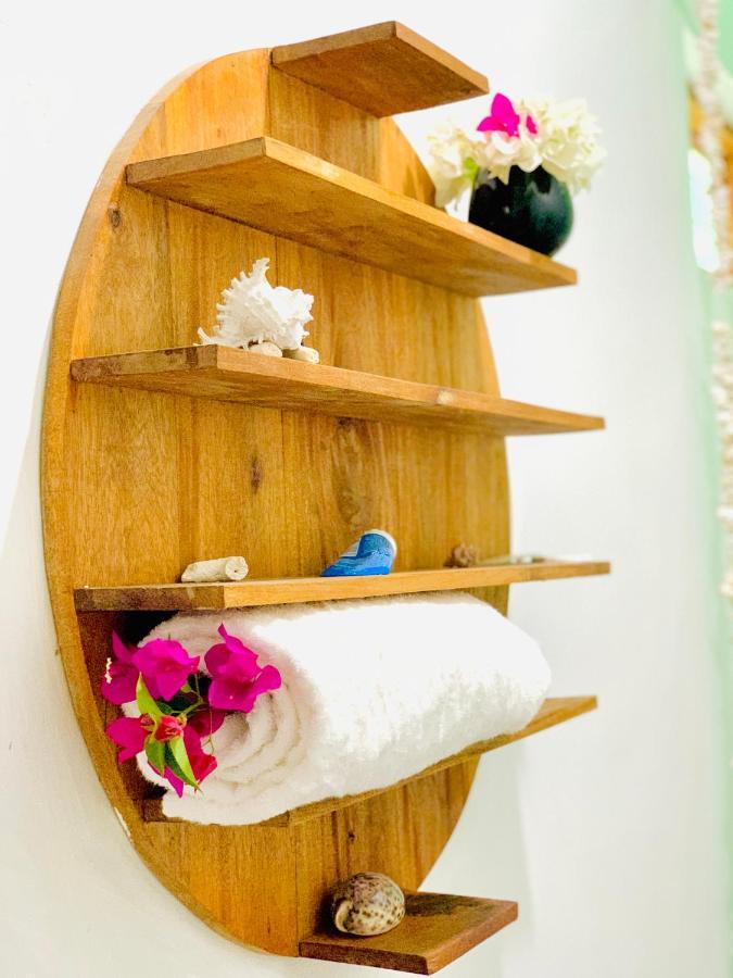 Uroa Getaway Bed & Breakfast ภายนอก รูปภาพ