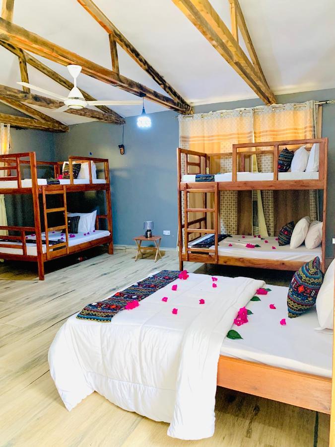 Uroa Getaway Bed & Breakfast ภายนอก รูปภาพ