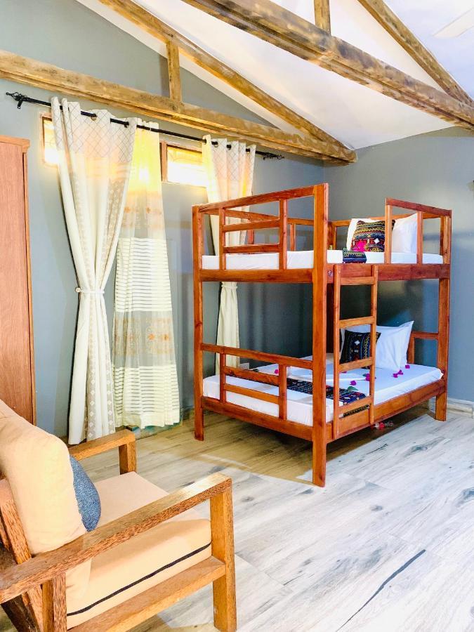 Uroa Getaway Bed & Breakfast ภายนอก รูปภาพ