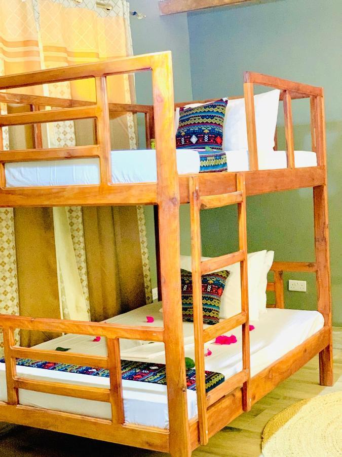 Uroa Getaway Bed & Breakfast ภายนอก รูปภาพ