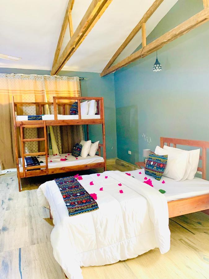 Uroa Getaway Bed & Breakfast ภายนอก รูปภาพ
