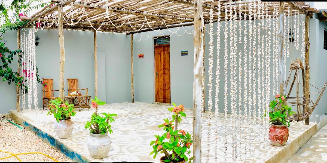 Uroa Getaway Bed & Breakfast ภายนอก รูปภาพ